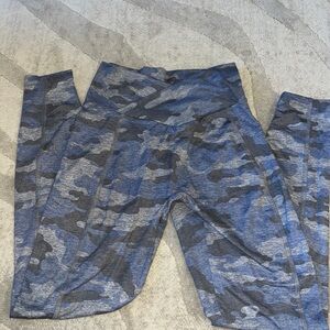 Bombshell curve v Active leggings